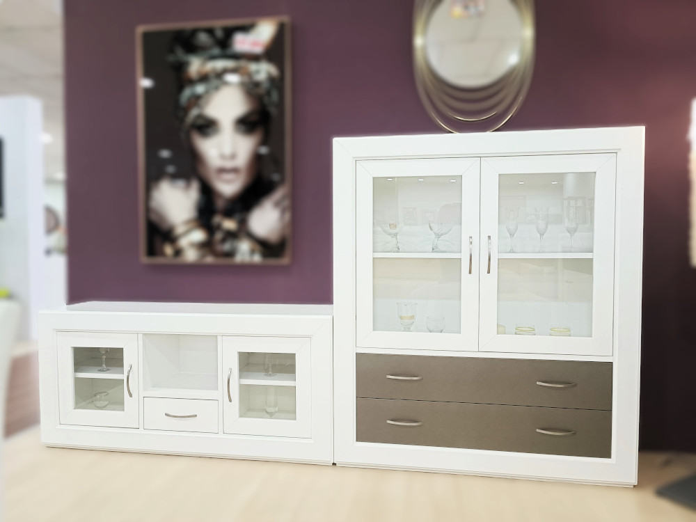 COMPOSICIÓN MODULAR VITRINA Y MUEBLE TV