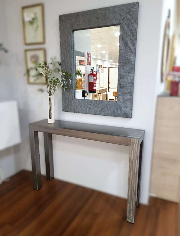 COJUNTO DE CONSOLA DE ACERO Y ESPEJO DE DISEÑO EXCLUSIVO - Imagen 3